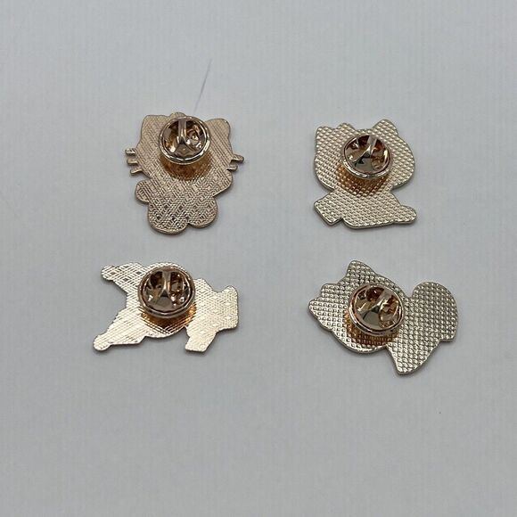 New Lot Of 4 Kawaii Anime ,Metal Collectors‎ Pin of Hello Kitty & Kuromi - Picture 3 of 7